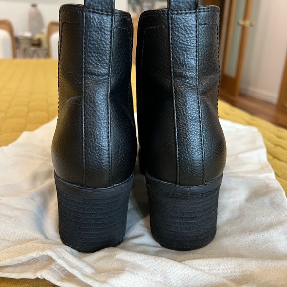 Mia Jody Chelsea Boot - Picture 4 of 11